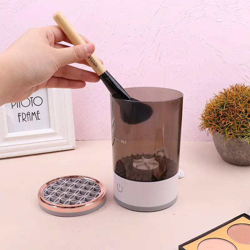 Makeup Brush Cleaner Glow circuit